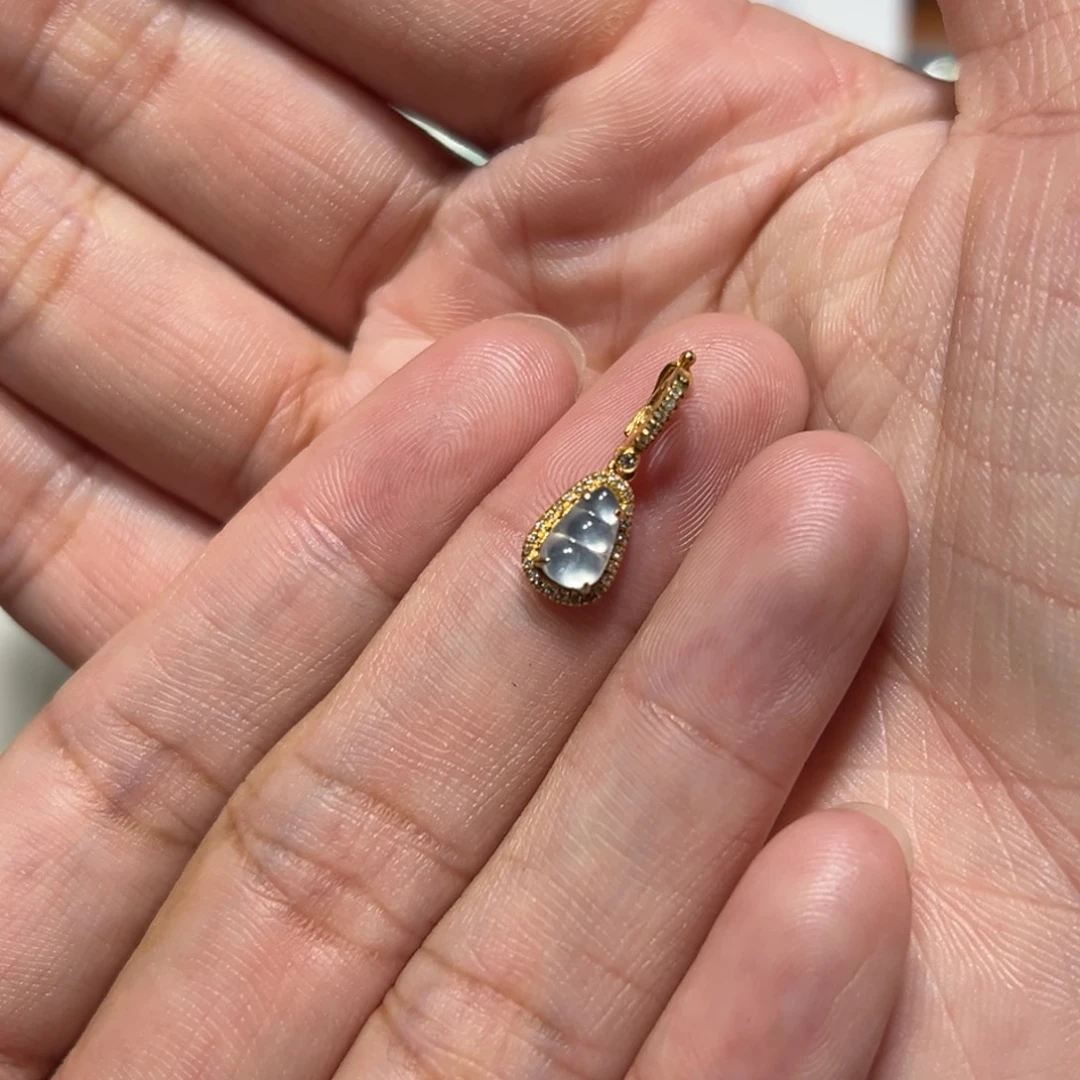 颈饰18K金镶嵌翡翠