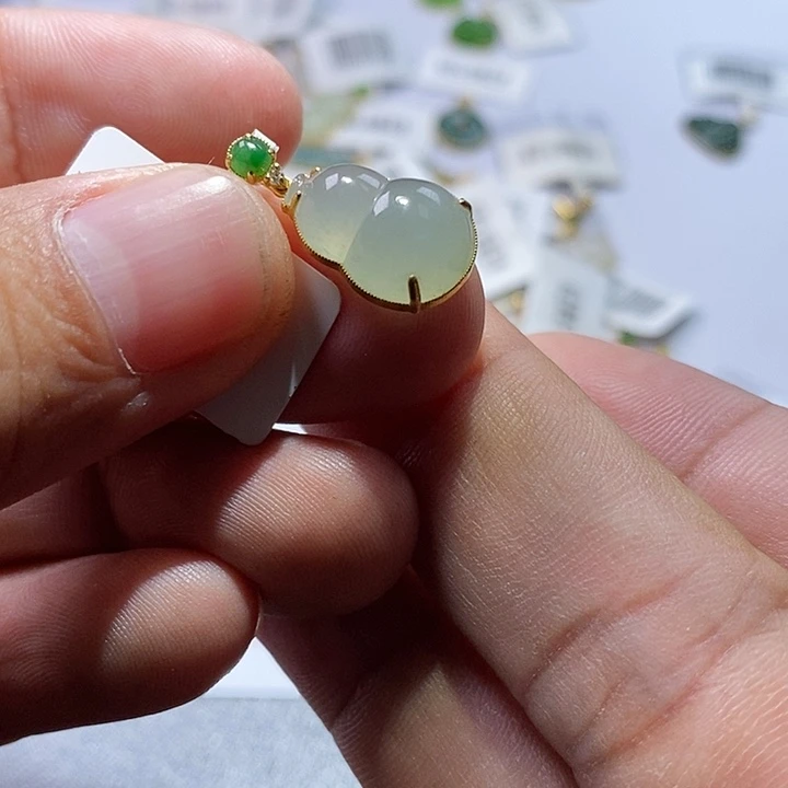 翡翠18K金镶嵌颈饰