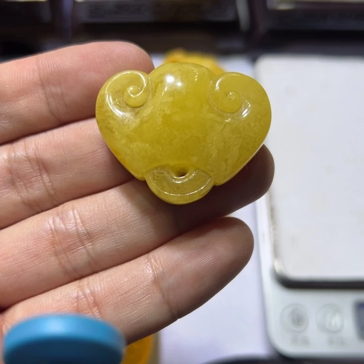 琥珀未镶嵌颈饰琥珀吊坠