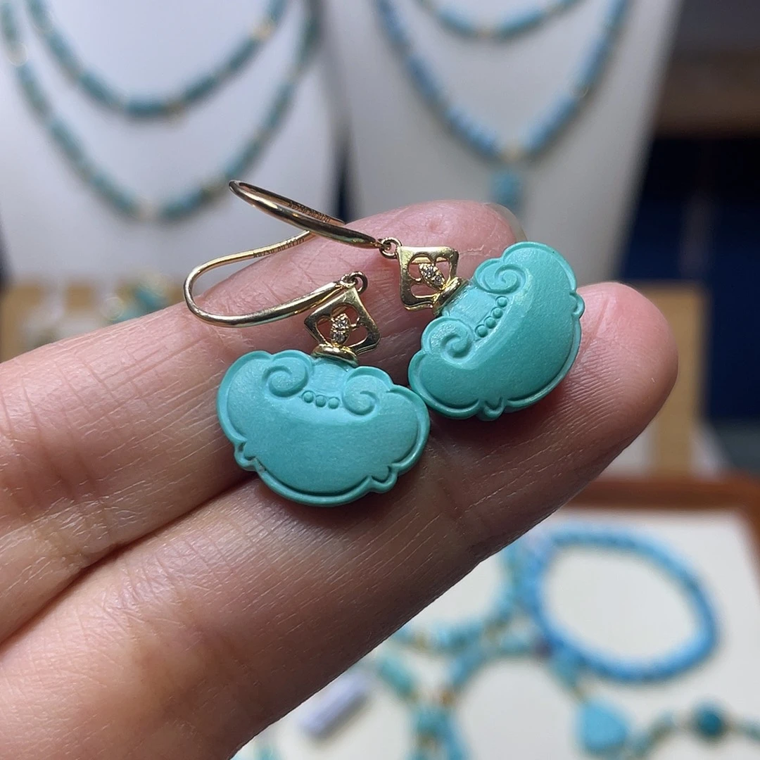 绿松石18K金镶嵌耳坠