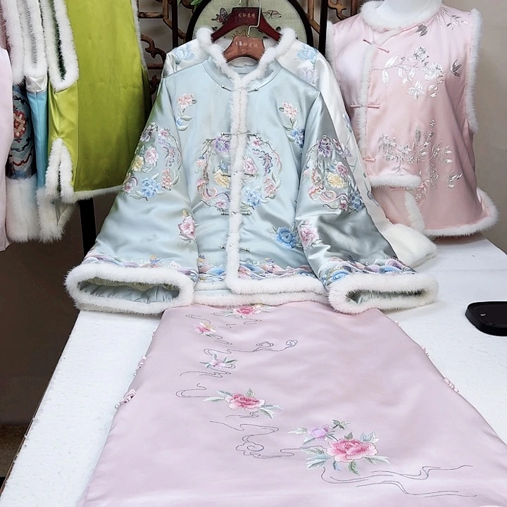 织绣天青色桑蚕丝冬款上衣