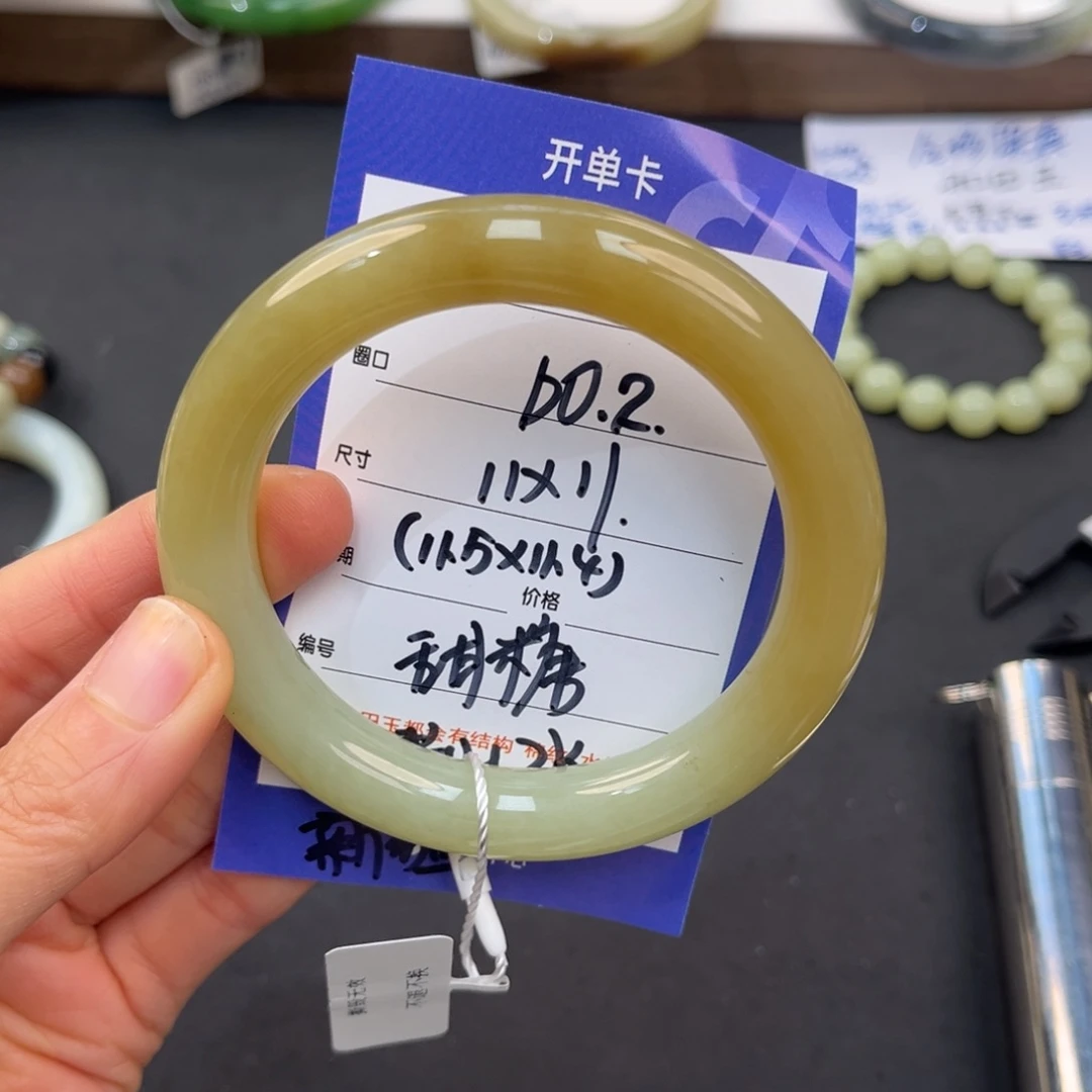 和田玉未镶嵌手镯