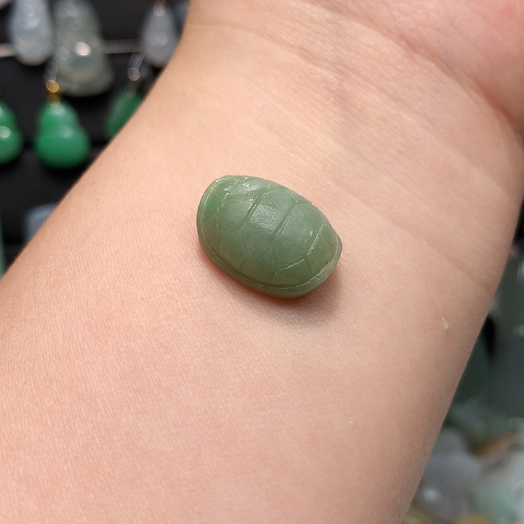 翡翠未镶嵌颈饰毛货龟壳