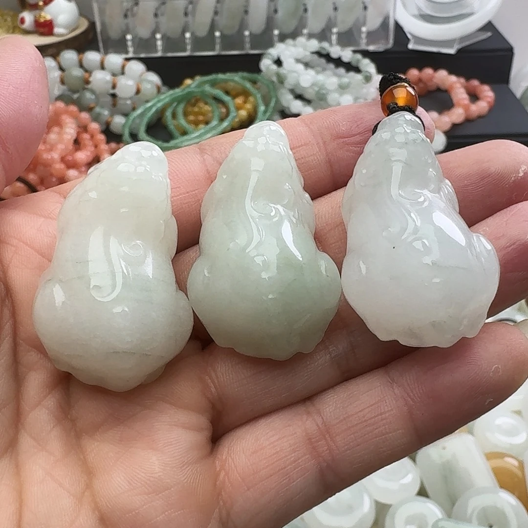 石英质玉未镶嵌颈饰貔貅