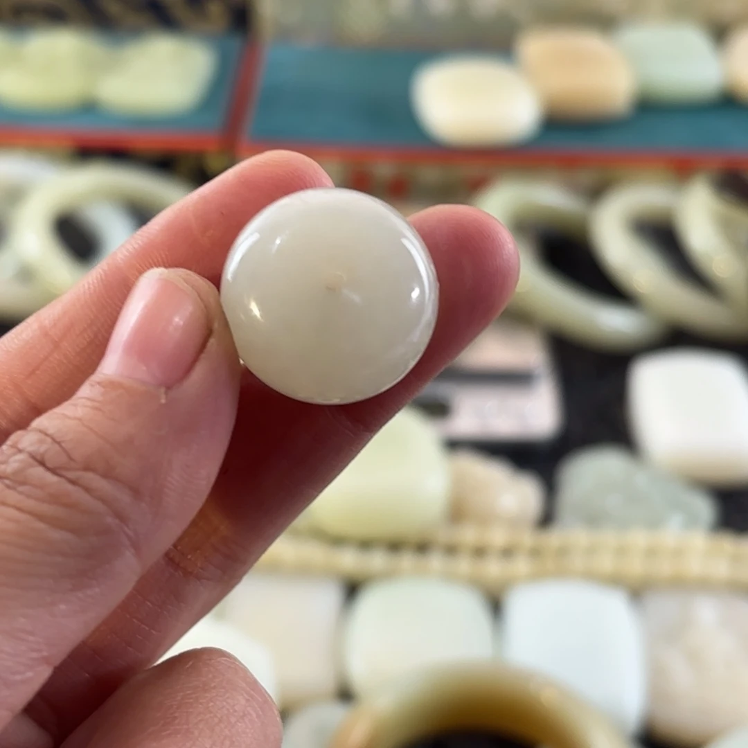 小***宝和田玉（糖玉）未镶嵌颈饰