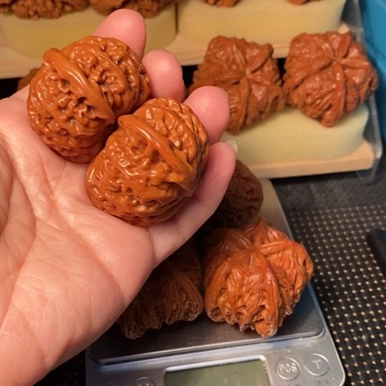 V****吊坠文玩核桃核桃