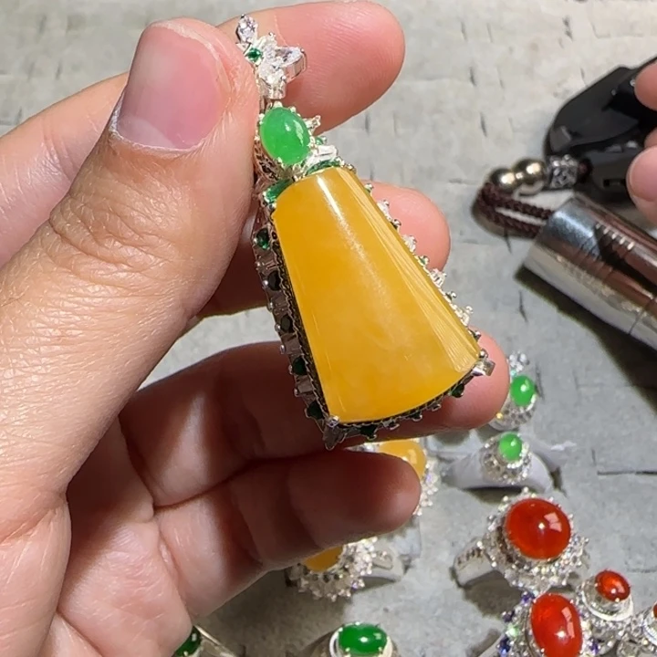 定制翡翠未镶嵌翡翠