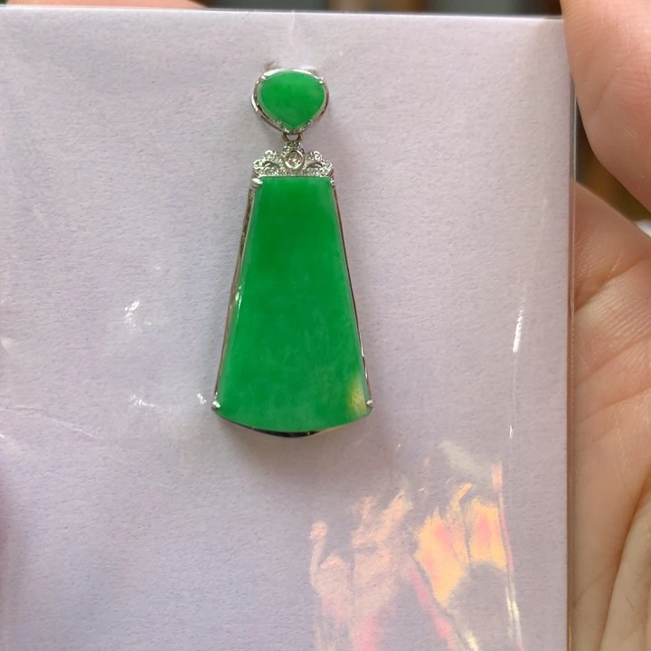 翡翠颈饰18K金镶嵌翡翠翡翠吊坠