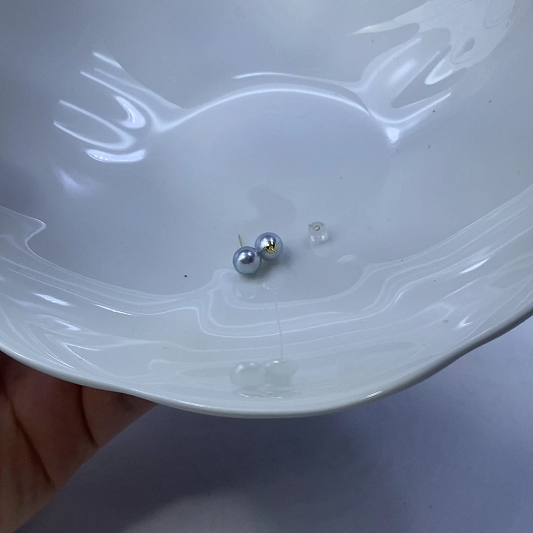 耳饰18K金镶嵌海水珍珠