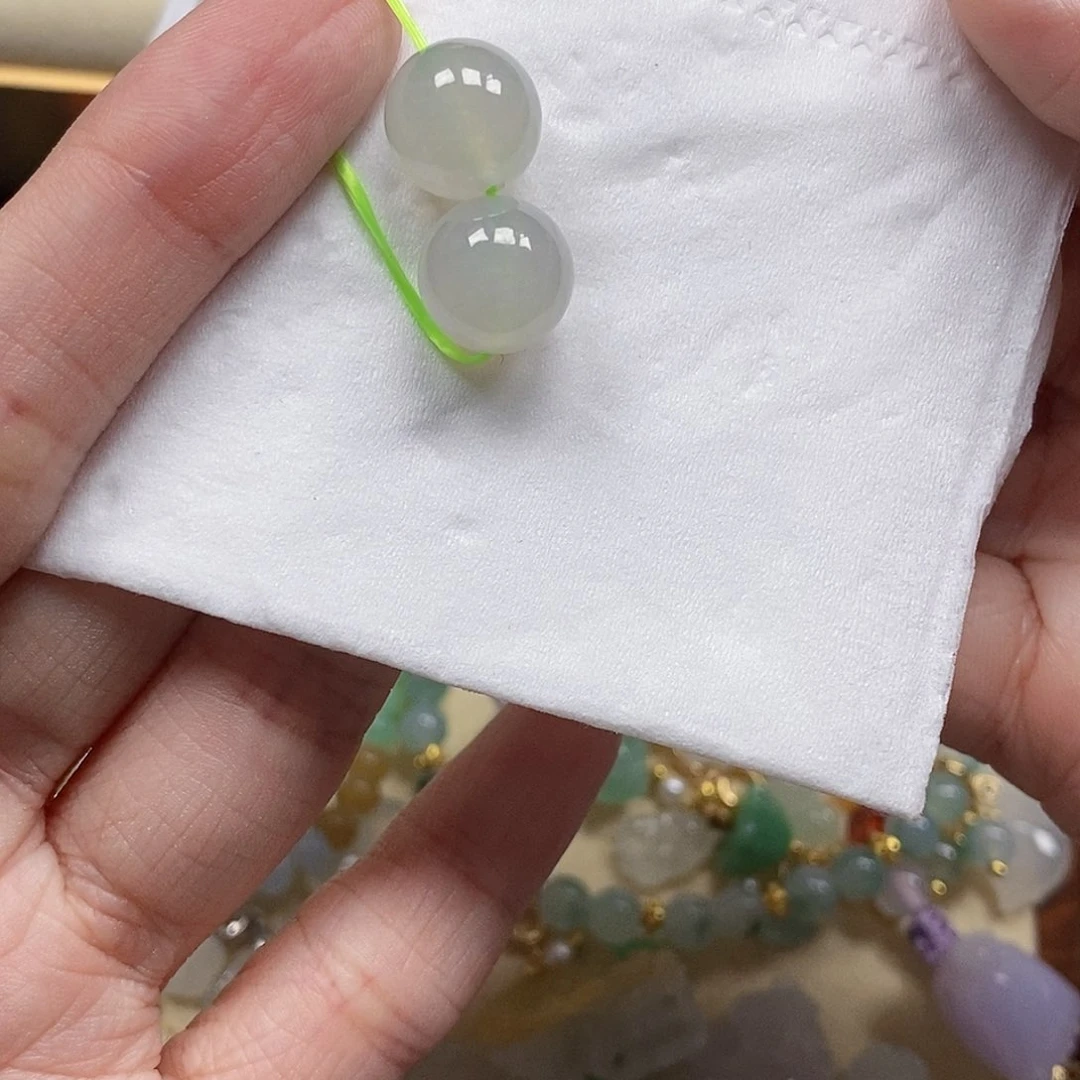 翡翠未镶嵌颈饰思*_闪