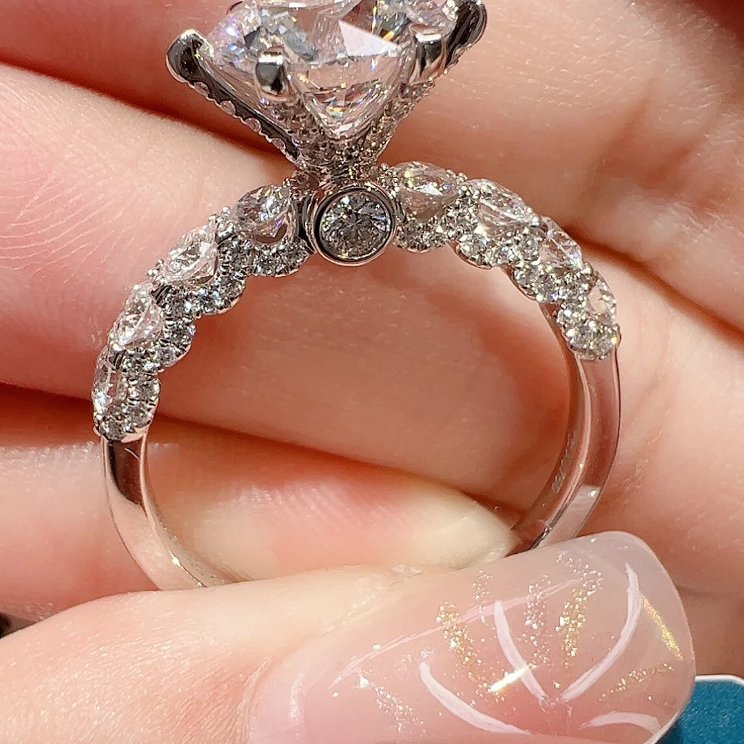 实验室培育钻石18K金镶嵌大***玉