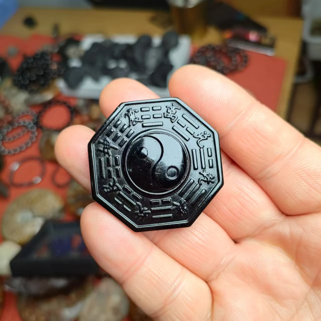 雷公中号八卦牌有孔带绳玻璃珠