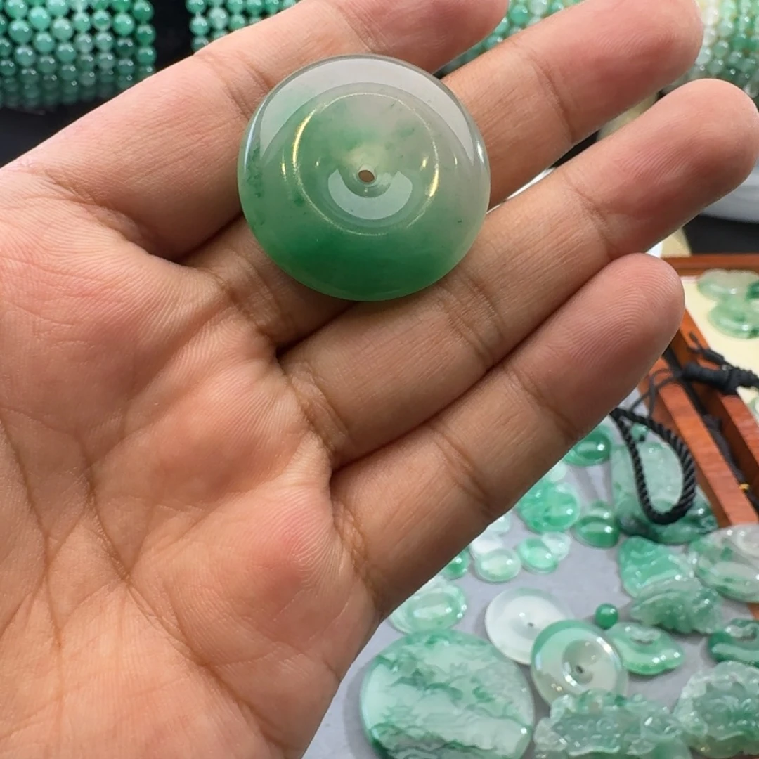 石英质玉未镶嵌颈饰