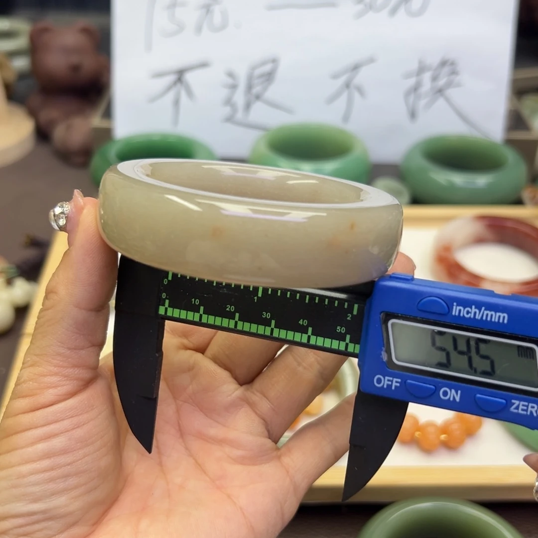 未镶嵌手镯石英岩玉