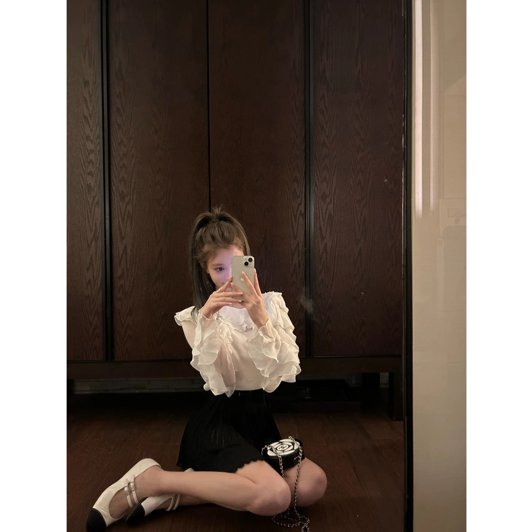 法式千金风2025早秋新款荷叶边设计感露背衬衫上衣配显瘦短裙套装