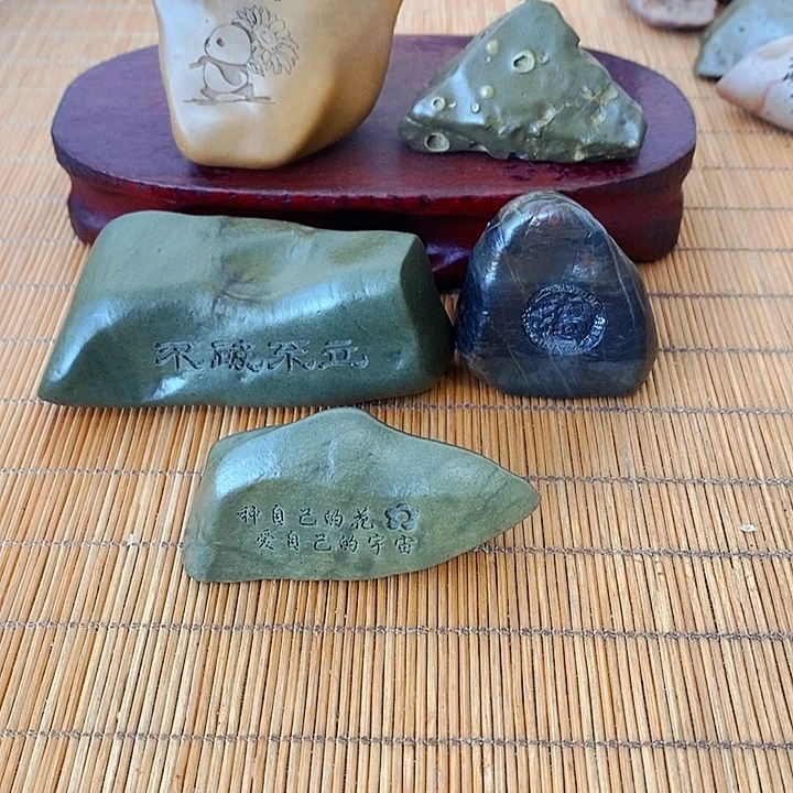 惊***客原石雕刻工艺品手把摆件