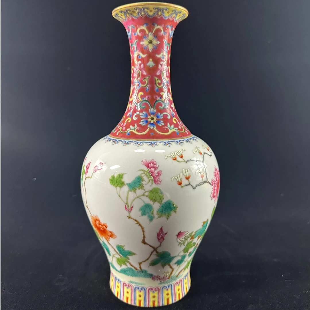 粉彩花卉纹赏瓶