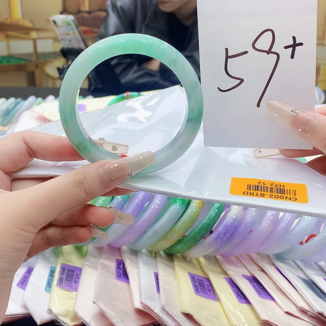 翡翠未镶嵌手镯jj