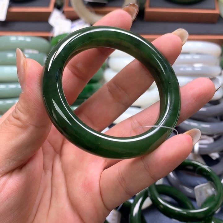 【闪购商品】未镶嵌手镯和田玉（碧玉）