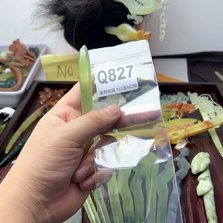 蛇纹石玉发饰合金草****^