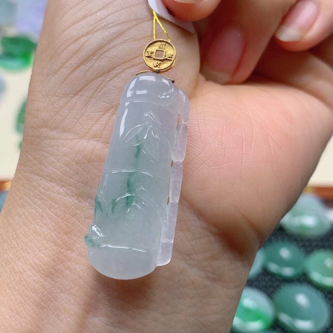 缅甸天然A货翡翠，飘绿竹节吊坠，编号13/603，尺寸36.9-15.3-5.7