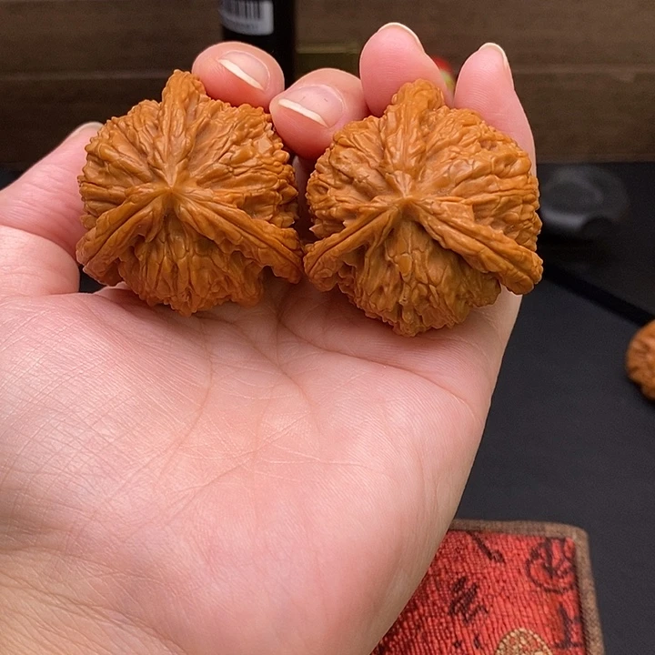 于***飞把件文玩核桃白奔