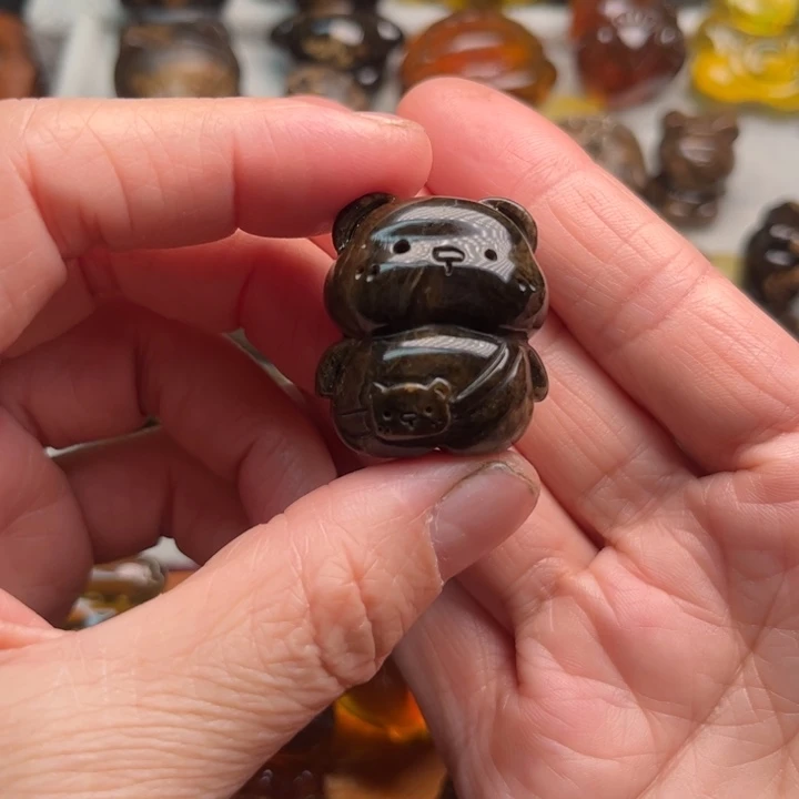 琥珀未镶嵌颈饰熊