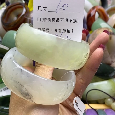 蛇纹石玉手镯未镶嵌