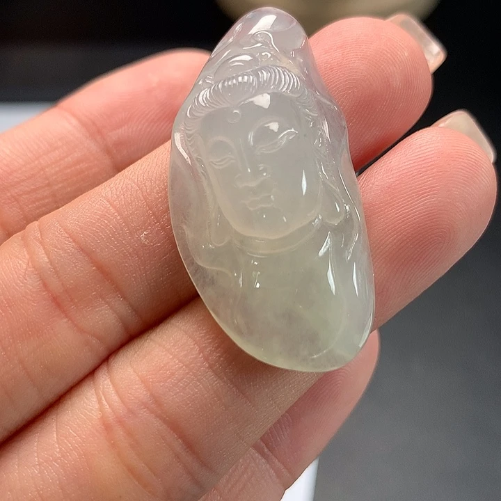 翡翠未镶嵌颈饰观音