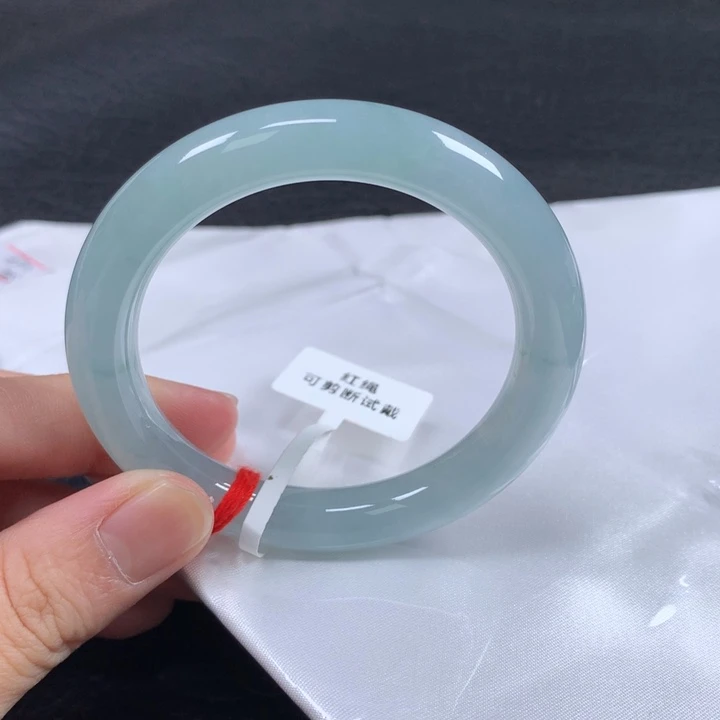 翡翠未镶嵌手镯（圆镯）