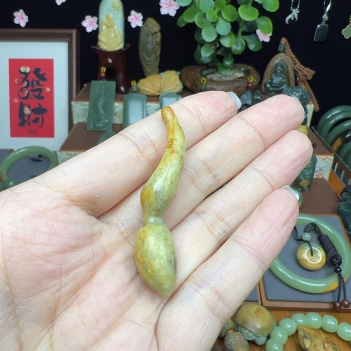 岫岩河磨玉（透闪石质玉）未镶嵌把件