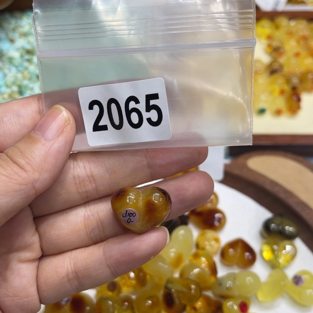 Z****琥珀未镶嵌珠宝奇石