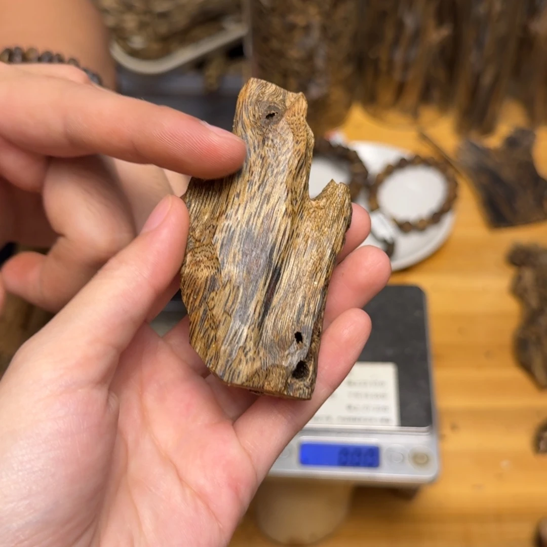 沉香碎屑沉香白棋块料19克