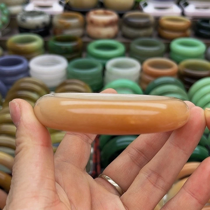 未镶嵌手镯（圆镯）石英质玉