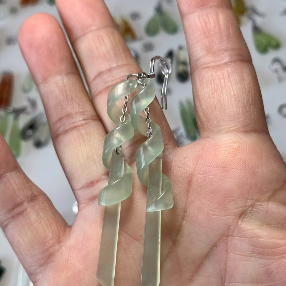 蛇纹石玉耳环未镶嵌