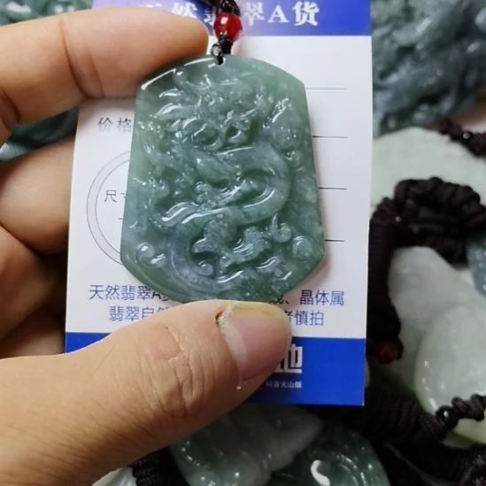 翡翠未镶嵌颈饰挂件