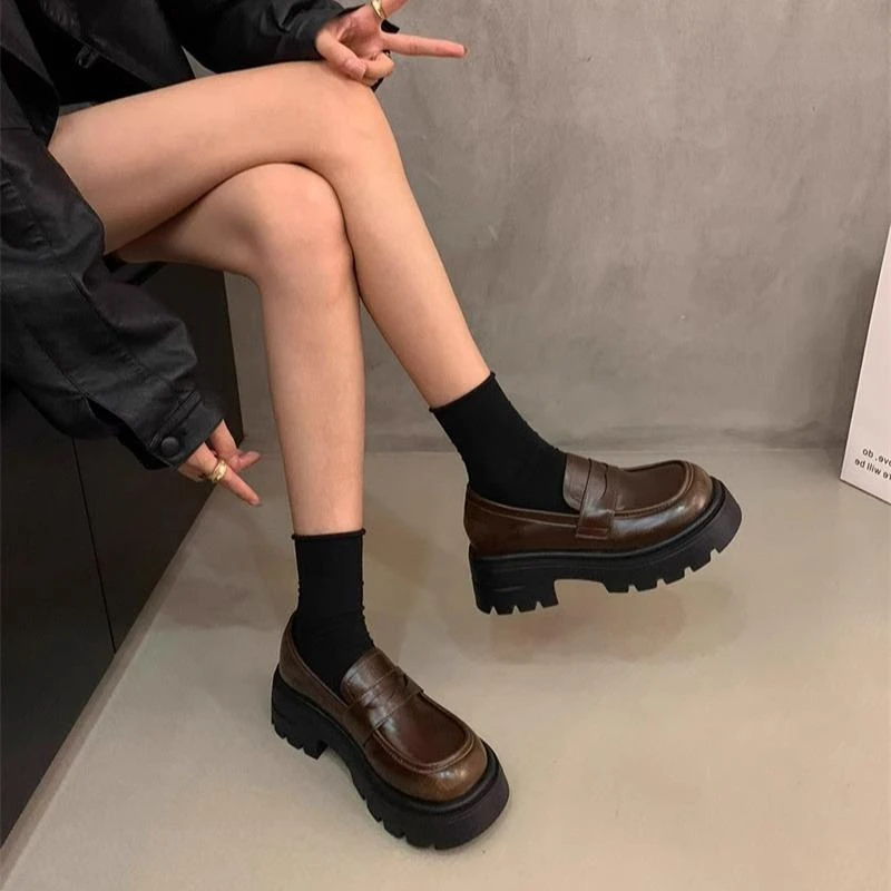 香港复古棕色厚底乐福鞋女秋冬2025新款简约百搭增高英伦风小皮鞋