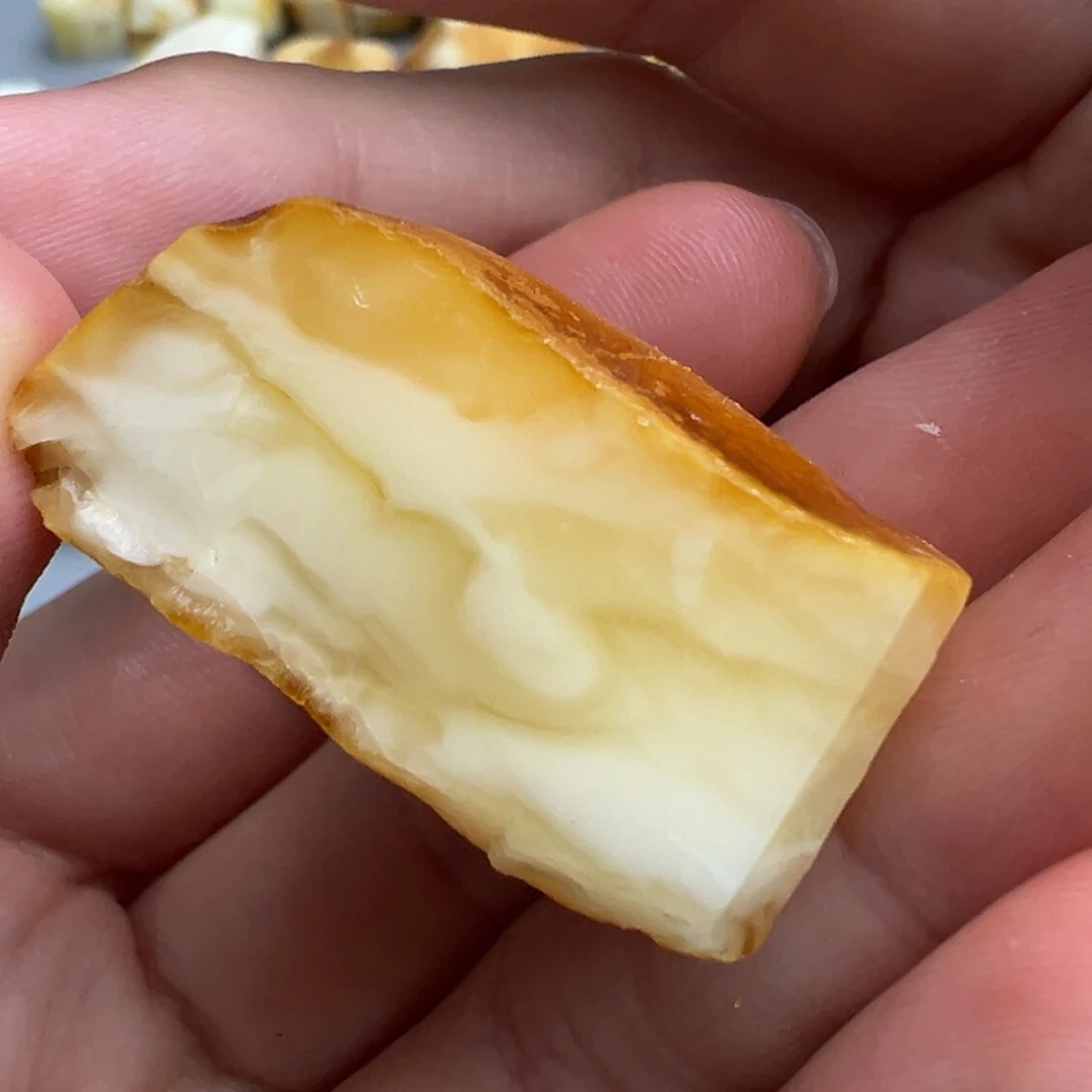 定制琥珀未镶嵌?**壳蜜蜡