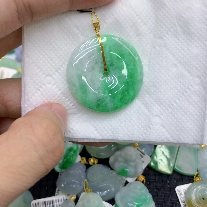 颈饰18K金镶嵌翡翠