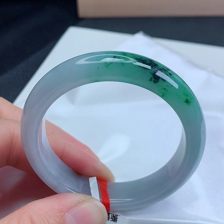 翡翠手镯未镶嵌52圈口