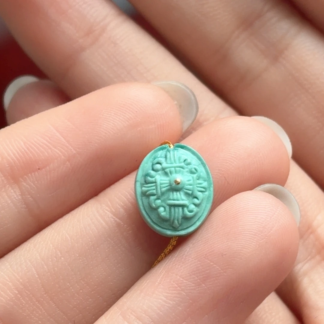 绿松石未镶嵌颈饰