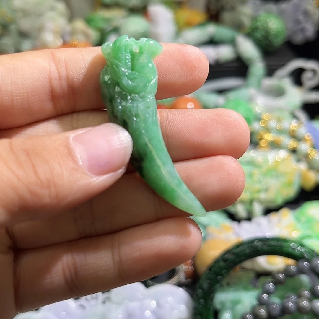 翡翠未镶嵌颈饰待编织