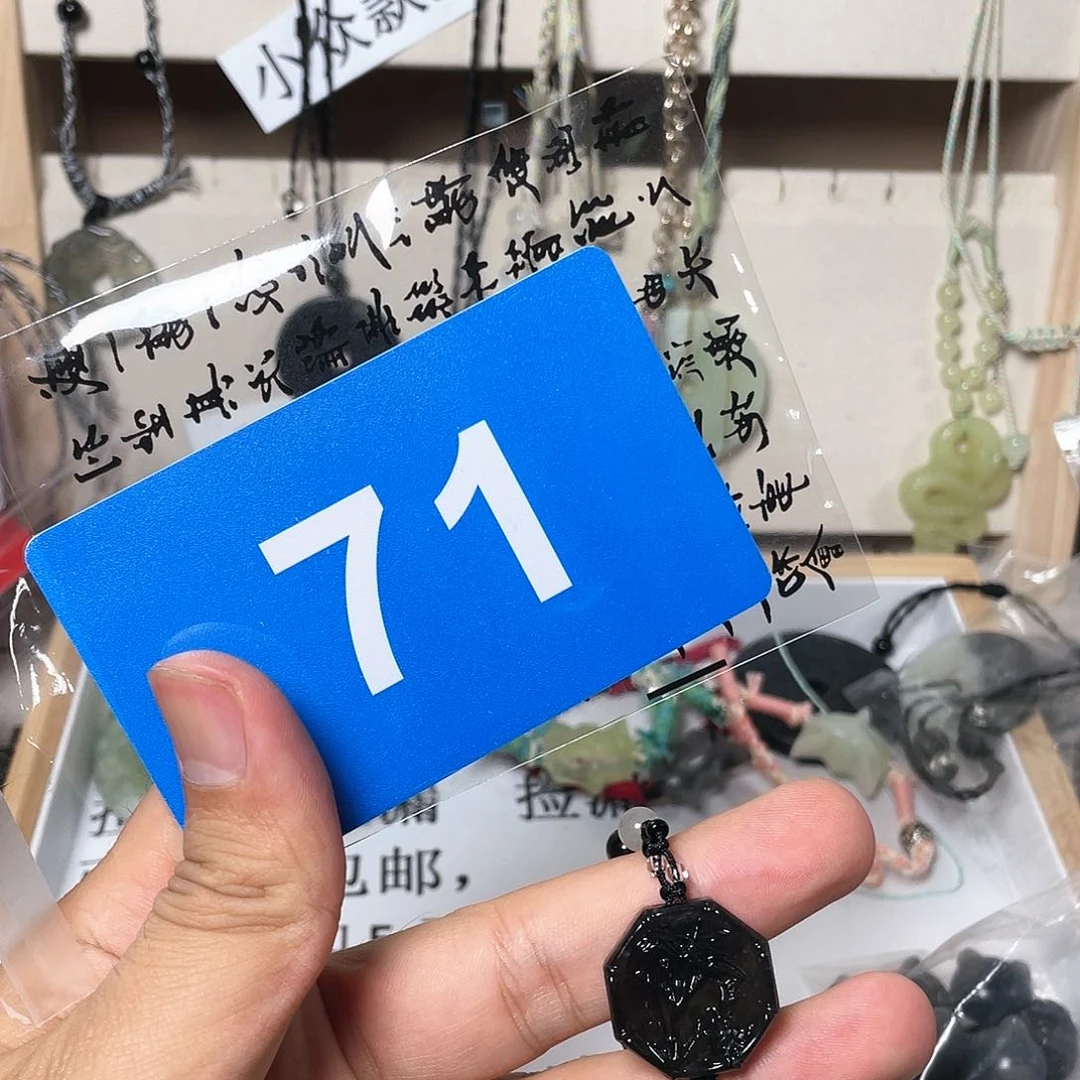 蛇纹石玉颈饰合金