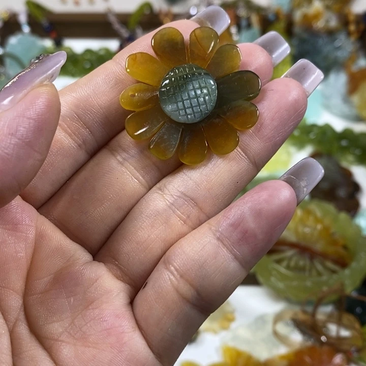 蛇纹石玉未镶嵌吊坠
