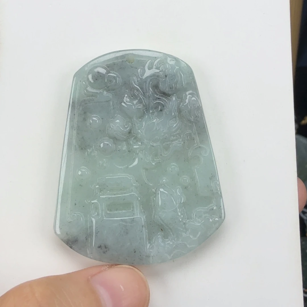 翡翠挂件未镶嵌翡翠