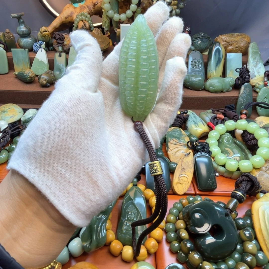 蛇纹石玉未镶嵌颈饰