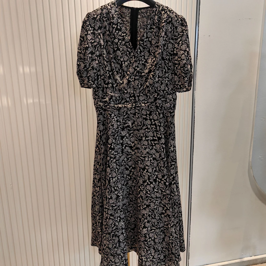 *【大喜】高腰V领休闲风复古黑色连衣裙【SBC2AL9035】