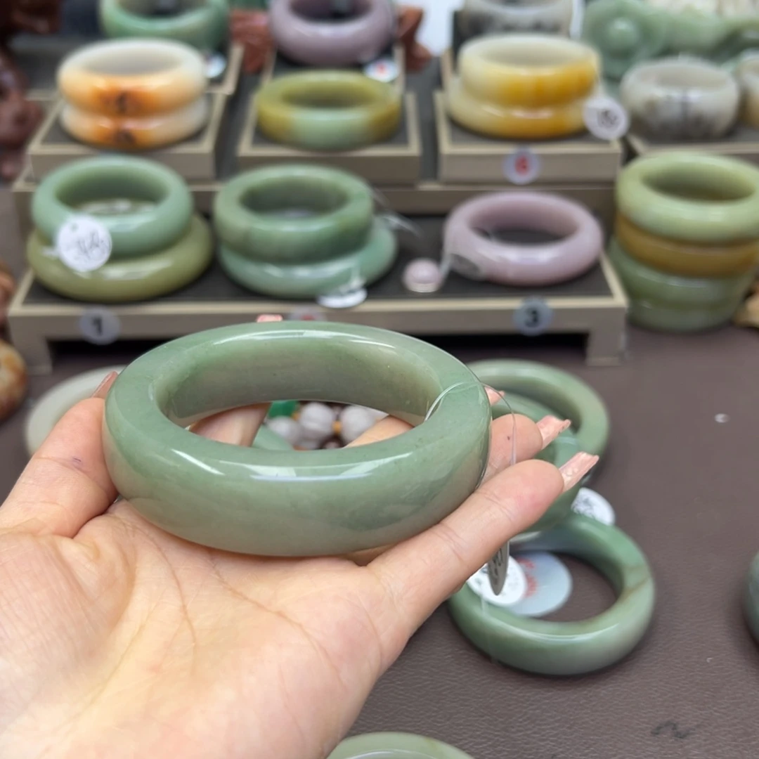 石英质玉手镯未镶嵌梦***牛