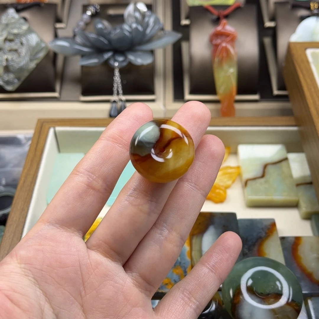 未镶嵌蛇纹石玉颈饰行*