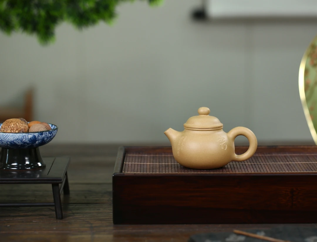 容天，容量130cc，原矿40目本山段手工制作，国高工羊建鹏亲手刻绘。